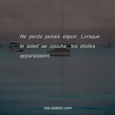 Ne perds jamais espoir. Lorsque le soleil se couche, les Ã©toiles apparaissent.
